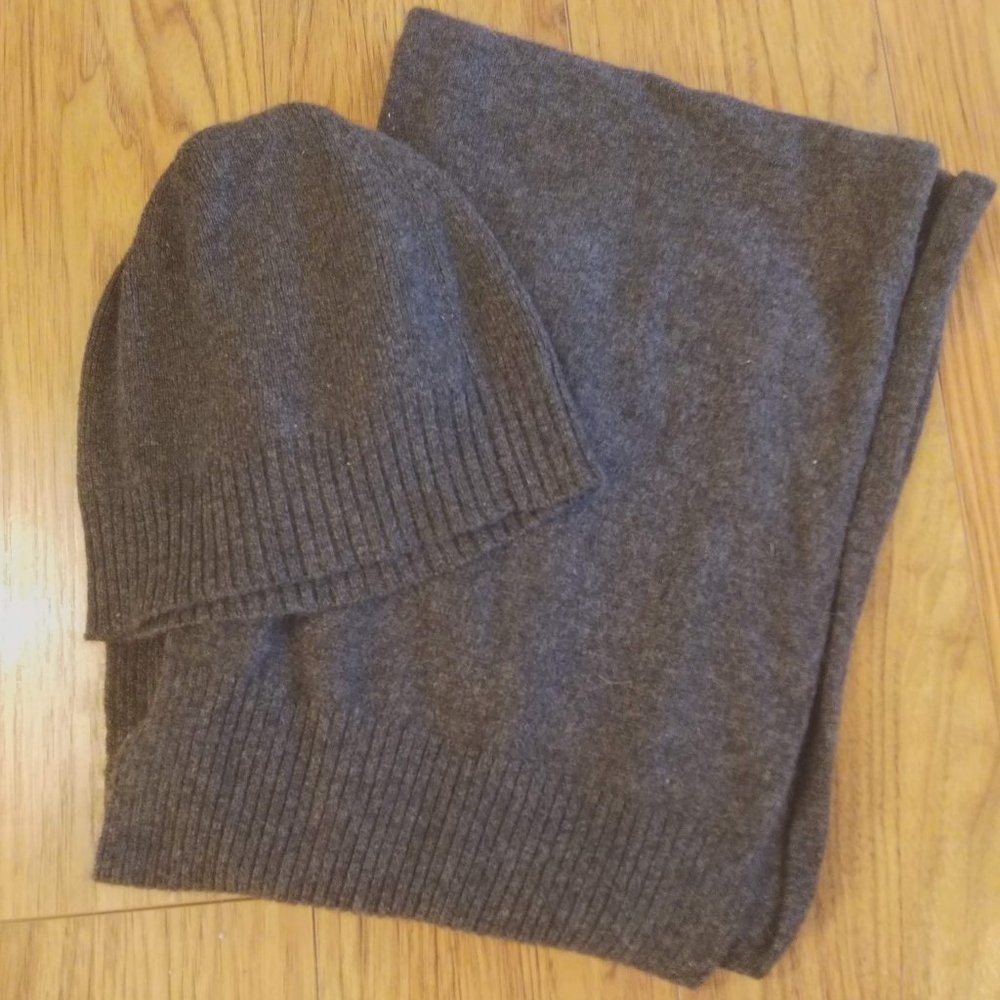The Limited Cashmere Scarf and Beanie